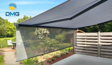 Waarom sluit mijn zonnescherm vanzelf?